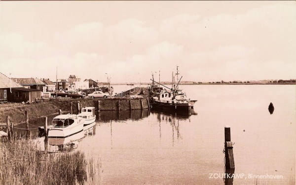 Binnenhaven met de 'Huneman haven'. Uitgave: CafÃ©-Slijterij 't Anker 1974