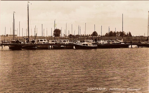 Jachthaven Hunzegat. Uitgave: Postagentschap M.de Vries.